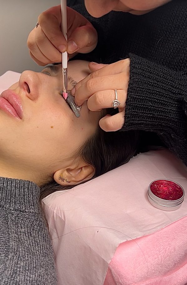 8. Pack 2 en 1 : formation Brows lift , structuration, teinture & rehaussement de cils teinture avec kit 
sur place ( 1 jour) – Image 4